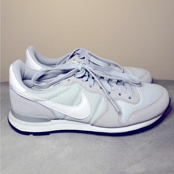 Nike Internationalist baby blue shoes - Picture 1 of 5